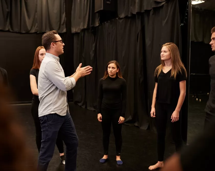 ustalardan eleştiriler gençler için zarafet kursu