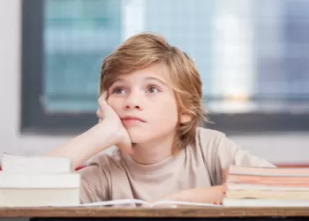 Çocuklarda Dikkat Dağınıklığı Neden Olur? Belirtileri Nelerdir?